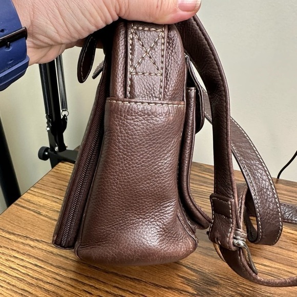Fossil Shoulder Bag in Brown Leather with Silver Hardware - Picture 9 of 16